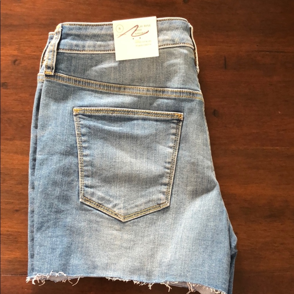 Universal Thread Denim High Rise Shorts - Picture 3 of 5